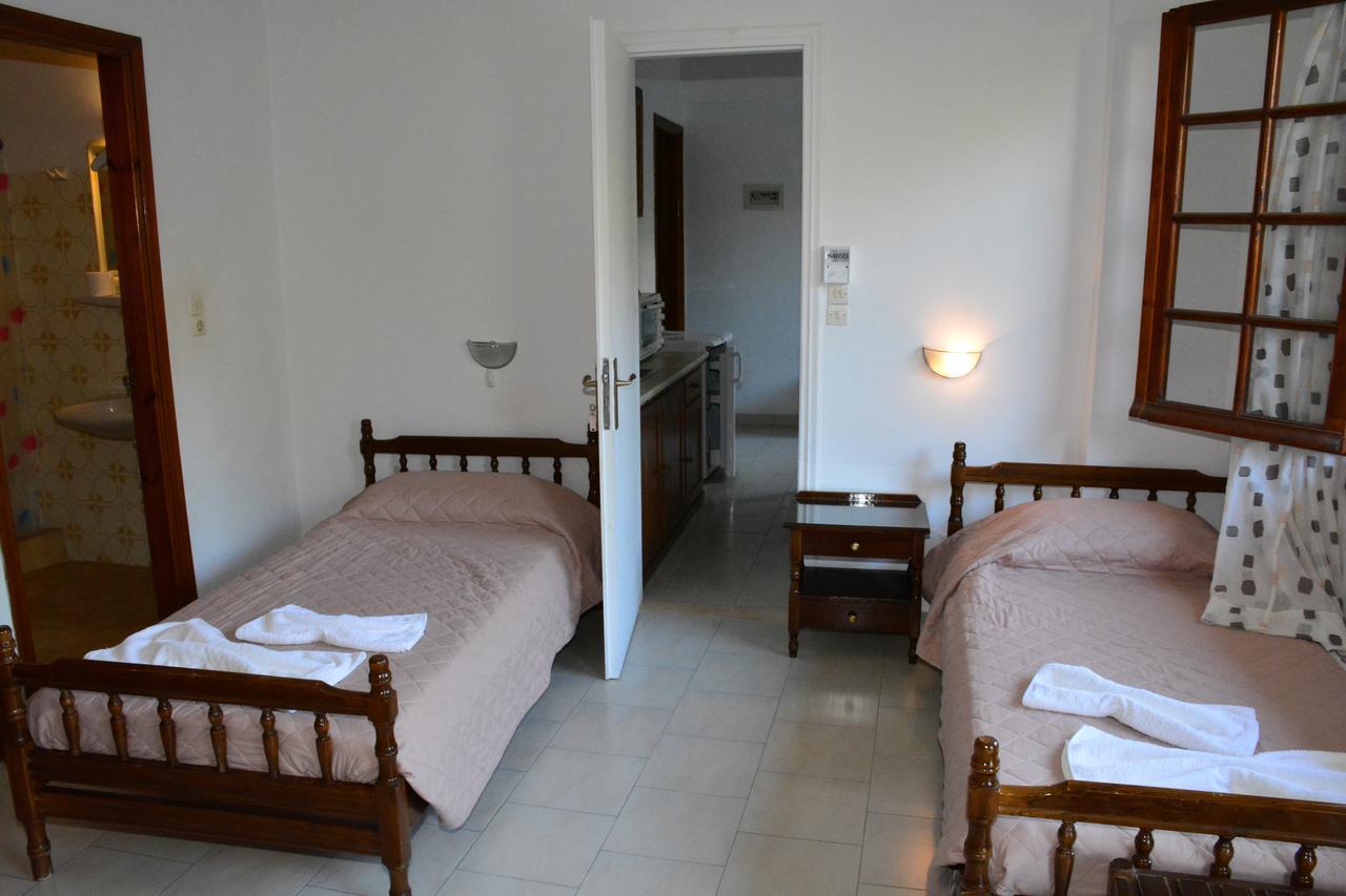 Voula Apartments Agia Marina  Exterior photo