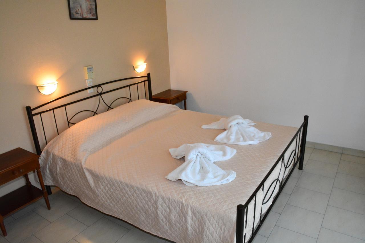 Voula Apartments Agia Marina  Exterior photo